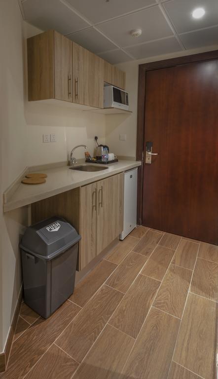 Burj Alhayat Hotel Suites Olaya Рияд Екстериор снимка